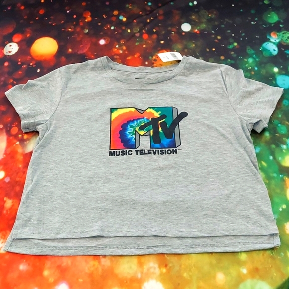 Tops - NWT MTV graphic T shirt crop top.